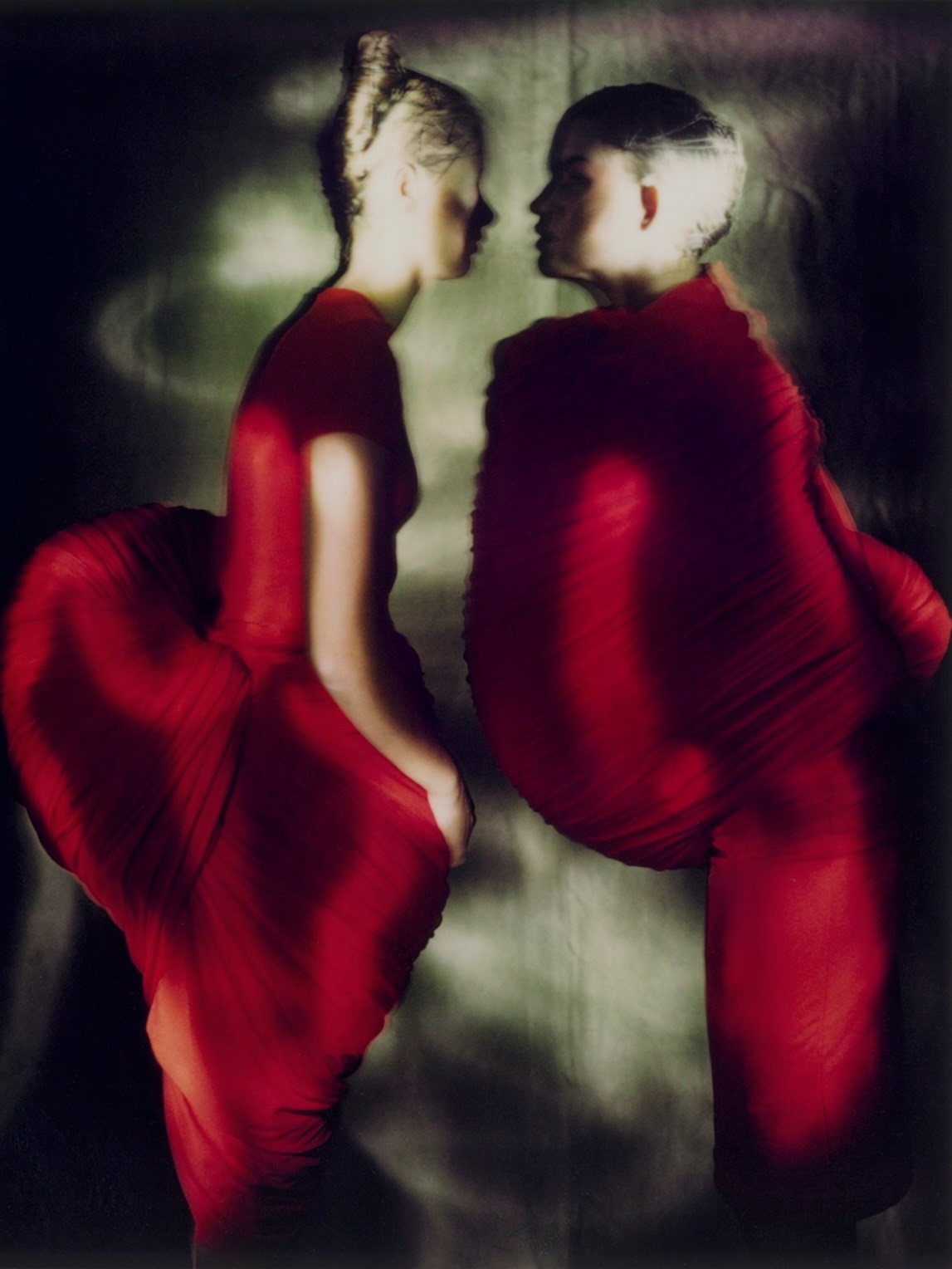 Sharon and Yelena Paris 1996 Paolo Roversi Comme des Garçons